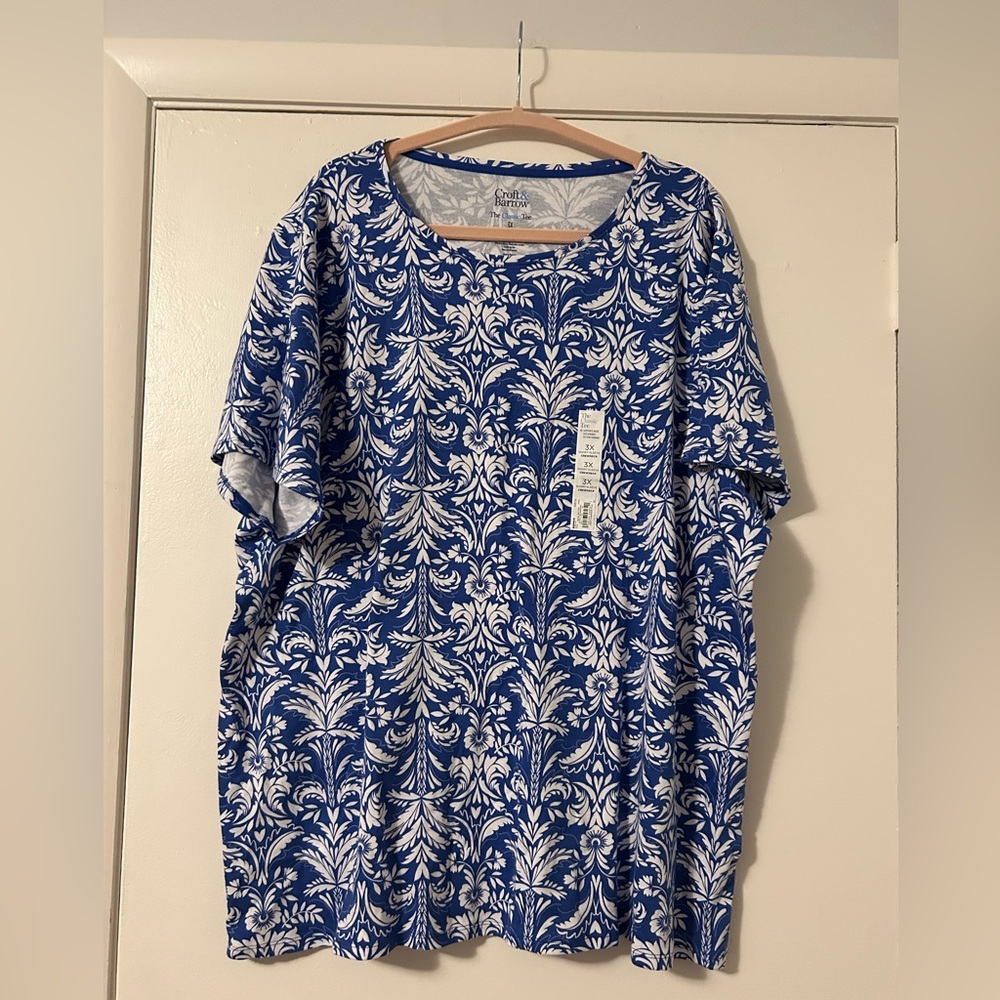 NWT Croft & Barrow Blue and White Patterned Top